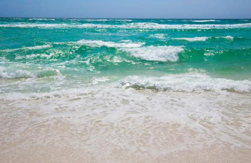 Village of Sugar Beach Casa | Sugar Sand Retreat – 3-Bed, 2-Bath Beach Getaway with Private Pool, Sleeps 8!