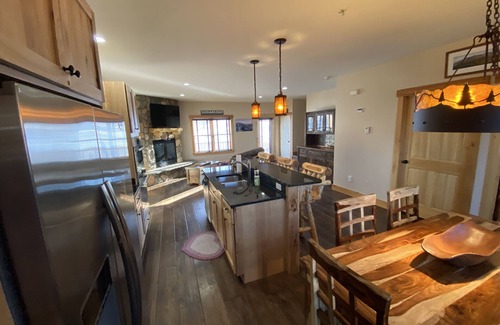 Carrabassett Valley Casa | Sugarloaf Condo. 3 hab./2. 5 baños en la montaña del oeste