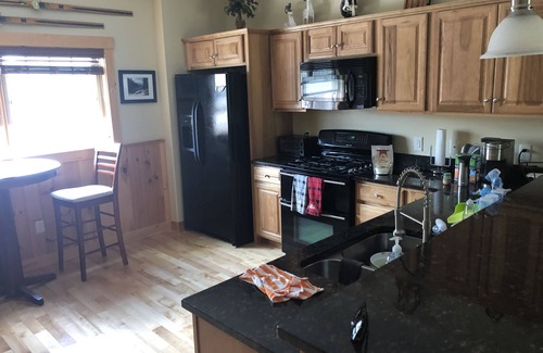 Carrabassett Valley Condominio | Sugarloaf on mountain sleeps 10-12 3 bedrooms. short walk to snubber lift