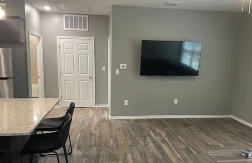 Canyon Lake Cabaña | Sugarplum Cottage—Recently built, 2 bedroom, 2 bath