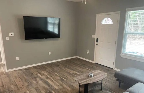 Canyon Lake Cabaña | Sugarplum Cottage—Recently built, 2 bedroom, 2 bath