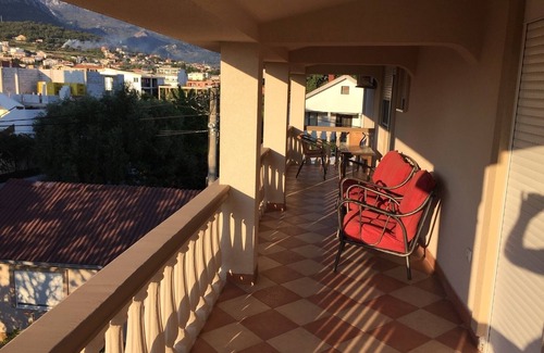 Zeljeznica Apartamento | Suitable 2 BDR Apartment 5 minutes From The Beach