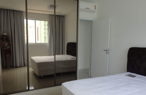 Andorinha Apartamento | APTO nuevo y moderno c / 3 suites / 4 aire acondicionado / 4 de LED TV / Wifi / 2 garajes