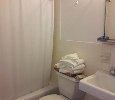 North Wildwood Hotel | Suitcase Motel & Travel