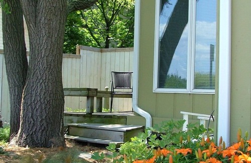 Saugatuck Apartamento | Suite # 1 (de 2) en la Galería Amazwi en el distrito histórico con vistas al agua y al parque