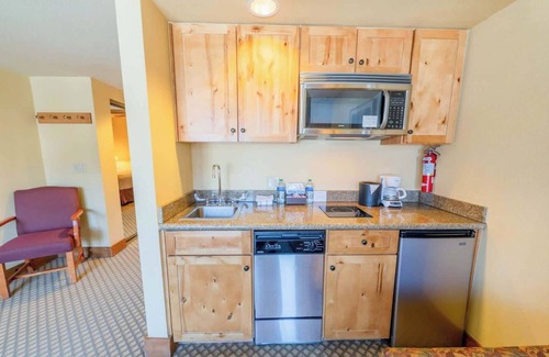 Crested Butte Condominio | Suite 153 at Perfect Location w Pool & Hot Tub