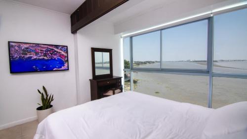 Las Penas Apartamento | Suite 206, Riverfront, vista al río, Puerto Santa Ana, Guayaquil