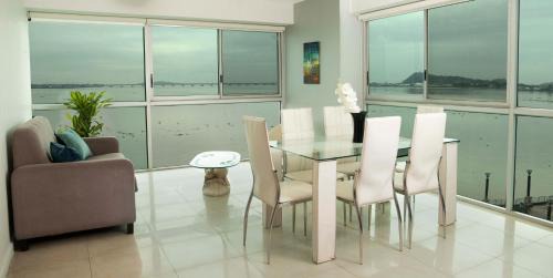 Las Penas Apartamento | Suite 206, Riverfront, vista al río, Puerto Santa Ana, Guayaquil