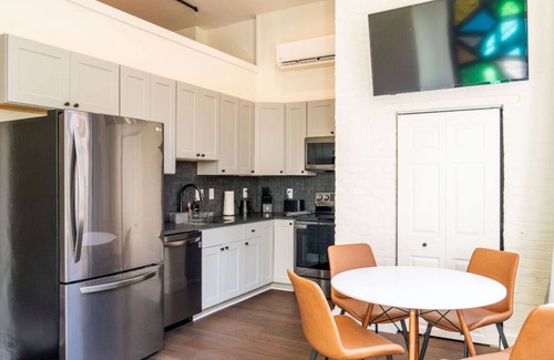 Center City East Apartamento | Suite 45 One Bedroom Apartment in Historic Old City Philadelphia