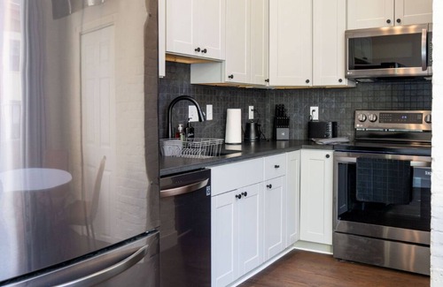 Center City East Apartamento | Suite 45 One Bedroom Apartment in Historic Old City Philadelphia