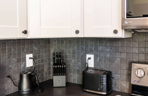 Center City East Apartamento | Suite 45 One Bedroom Apartment in Historic Old City Philadelphia