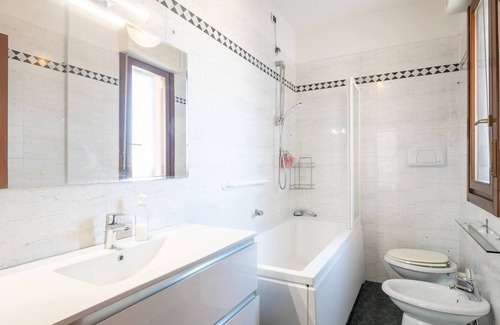 Prato Apartamento | Suite a Prato con 2 Balconi