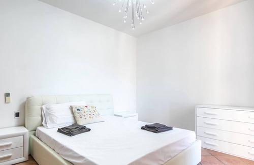 Prato Apartamento | Suite a Prato con 2 Balconi