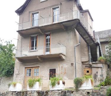 Entraygues-sur-Truyere Apartamento | Suite avec vue panoramique sur la Truyère
