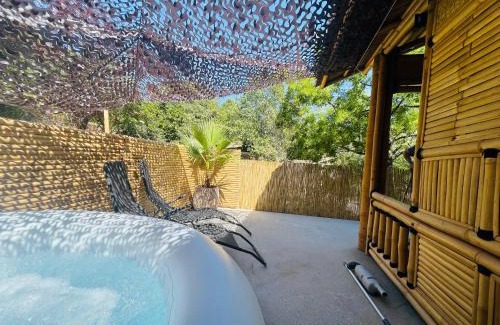 Saint-Jean-du-Gard Cama Y Desayuno | Suite Bambou Bien-être à Bali - Le soleil des Cévennes