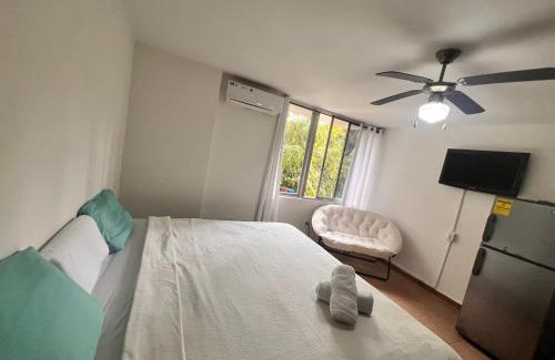 El Cangrejo Casa | Suite con cocina pequeña y baño privado