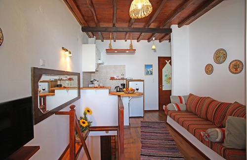 Skopelos Apartamento | Suite Coral justo en el paseo marítimo elegante y confortable para 3 personas