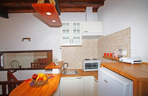 Skopelos Apartamento | Suite Coral justo en el paseo marítimo elegante y confortable para 3 personas