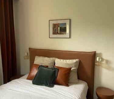 Craponne Casa | Suite Cosy Chambre avec espaces Salon et Salle de bain privés