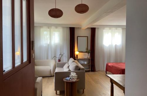 Craponne Casa | Suite Cosy Chambre avec espaces Salon et Salle de bain privés