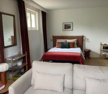 Craponne Casa | Suite Cosy Chambre avec espaces Salon et Salle de bain privés