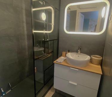 Saint-Martin-de-Crau Cama Y Desayuno | Suite cosy indépendante avec extérieur