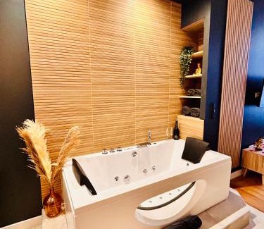 Old Town Apartamento | Suite Cosy Jacuzzi Troyes - Secrets d'Ana