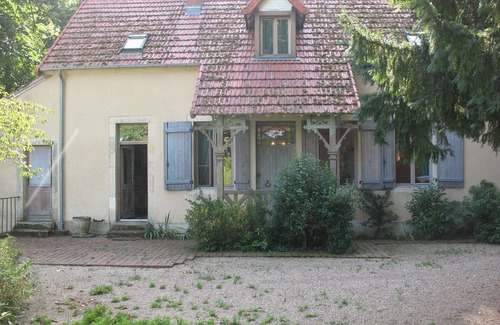 Ourouer-les-Bourdelins Casa | Suite de 2 Chambres Dans la Maison du Jardinier du Château de Chalivoy-la-noix