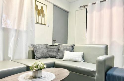 Dasmarinas Apartamento | Suite Dreams Staycation - Cozy 2-BR - Wi-Fi Garden Kitchen