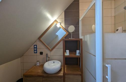 Neuvy-Saint-Sepulchre Cama Y Desayuno | Suite familiale privée avec 3 chambres, sdb, wc partagés et petit-déjeuner inclus - FR-1-591-609