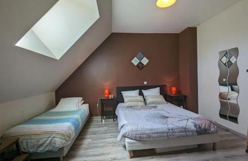 Neuvy-Saint-Sepulchre Cama Y Desayuno | Suite familiale privée avec 3 chambres, sdb, wc partagés et petit-déjeuner inclus - FR-1-591-609