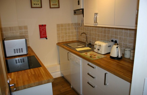 Rhuddlan Apartamento | Suite de lujo para 2 con bañera de hidromasaje exclusiva, batas, jardín propio y bicicletas-North Wales