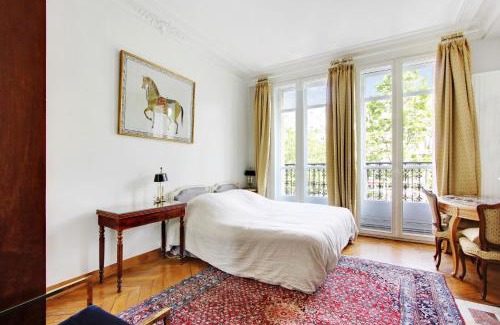 Chaillot Cama Y Desayuno | Suite junior avec balcon et vue sur Arc de Triomphe