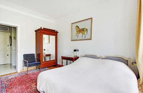 Chaillot Cama Y Desayuno | Suite junior avec balcon et vue sur Arc de Triomphe