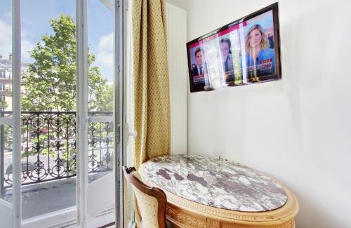 Chaillot Cama Y Desayuno | Suite junior avec balcon et vue sur Arc de Triomphe