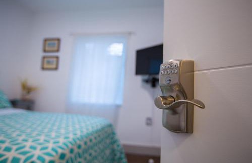North Miami Beach Casa | Suite Life at Chez Mercedes