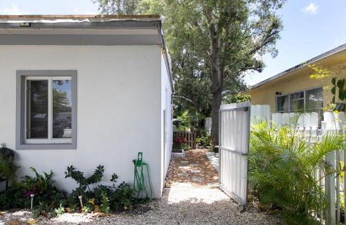 North Miami Beach Casa | Suite Life at Chez Mercedes