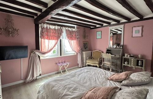 Suzay Cama Y Desayuno | SUITE MARQUISE DE POMPADOUR PRIVATE CHARMING ROOM BREAKFAST INCLUDED
