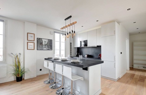 Suresnes Apartamento | Suite Modern Art - Superb downtown apartment