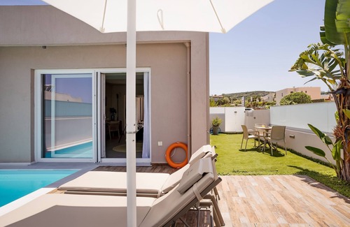 Agia Marina Casa | Suite n.1 with private pool & yard