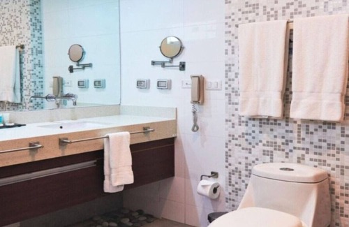 Asia Casa | Suite Ocean at VPX Hotel.