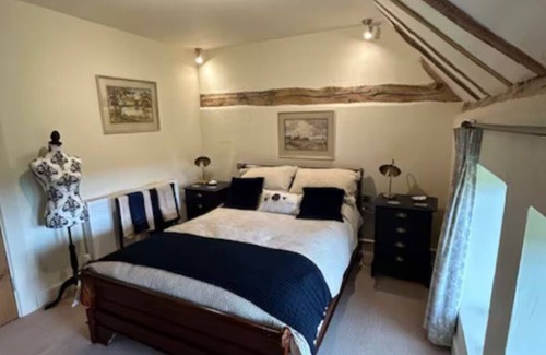 Ardens Grafton Cama Y Desayuno | Suite of Three Rooms in a Beautiful Converted Barn in Barton