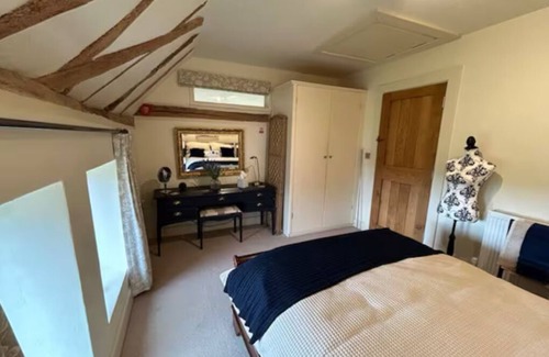 Ardens Grafton Cama Y Desayuno | Suite of Three Rooms in a Beautiful Converted Barn in Barton