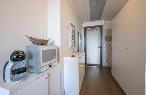 Meina Apartamento | Suite on The Lake - Happy Rentals
