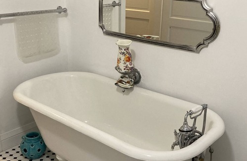 Haverford Cabaña | Suite rental in “cottage like” home