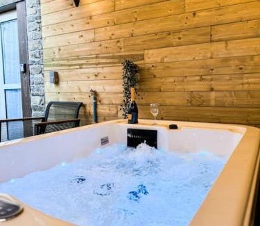 Guingamp Apartamento | Suite romantique JACUZZI privatif chauffé à 37 GARE