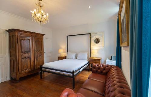 Nyons Cama Y Desayuno | Suite Royale- SPA - Jacuzzi - Sauna - Massage - 2 Double Rooms - 4 SAISONS - Piscine Chauffée Toute l'année - POOL VIEW - Heated POOL -800m City Centre