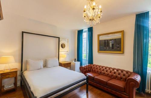 Nyons Cama Y Desayuno | Suite Royale- SPA - Jacuzzi - Sauna - Massage - 2 Double Rooms - 4 SAISONS - Piscine Chauffée Toute l'année - POOL VIEW - Heated POOL -800m City Centre