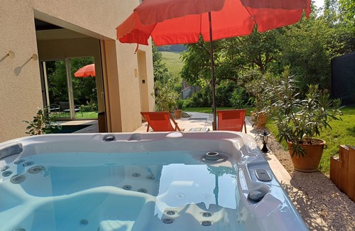 Bligny sur Ouche Apartamento | Suite SAPHIR with private spa and pool- Bélénos Suites et Spa