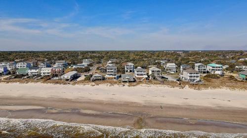 Yaupon Beach Casa | Suite Southern Charm